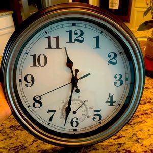 12” Indoor/outdoor wall clock/thermometer (battery)